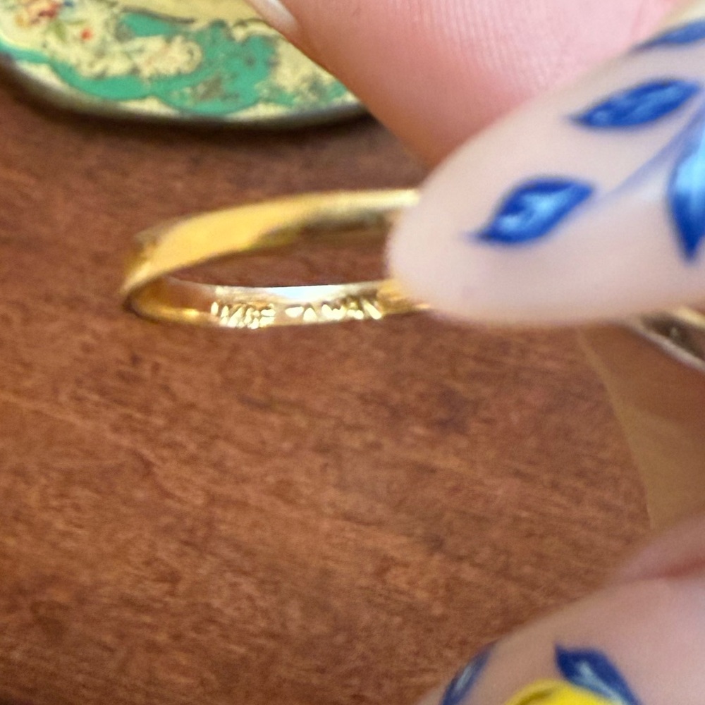 Elegant Silver/Gold Toned Ring with Clear Gemstone - Picture 5 of 5